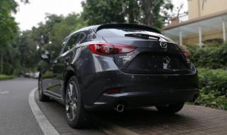 两私家车相撞怎么处理 新车上牌撞两豪车