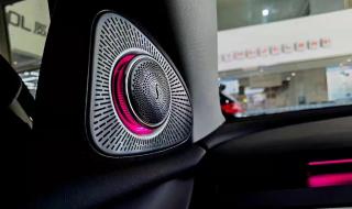 深圳龙岗哪里有车内饰贴皮的店 深圳汽车内饰改装