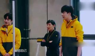 白智英的歌《像中枪一样》歌词翻译 像中枪一样谐音歌词